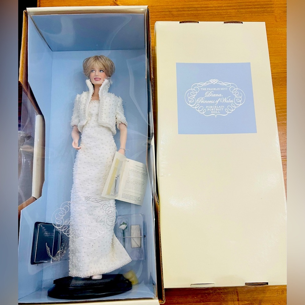 Franklin Mint Diana Princess of Whales. Mint condition in box